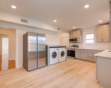 2208 Blodgett Street - Photo Thumbnail 7