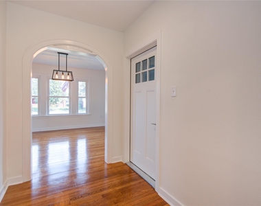 2208 Blodgett Street - Photo Thumbnail 3