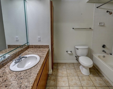 3231 Allen Parkway - Photo Thumbnail 2