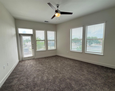 641 W Crosstimbers Street - Photo Thumbnail 6