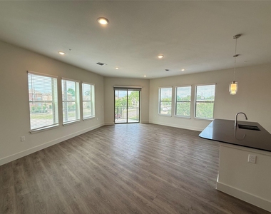 641 W Crosstimbers Street - Photo Thumbnail 1