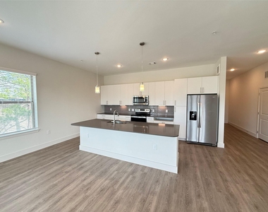 641 W Crosstimbers Street - Photo Thumbnail 2