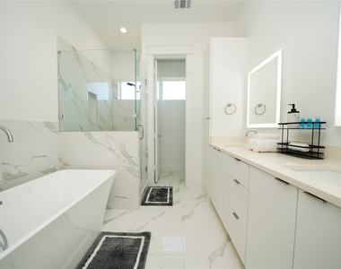 4607 Edmund Street - Photo Thumbnail 5