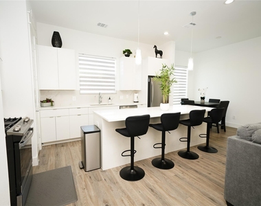 4607 Edmund Street - Photo Thumbnail 3