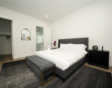 4607 Edmund Street - Photo Thumbnail 4