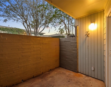 102 Strand Street - Photo Thumbnail 13
