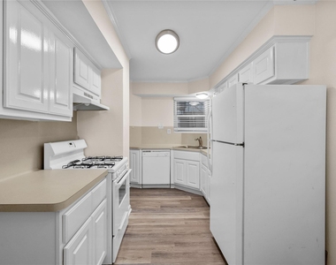 102 Strand Street - Photo Thumbnail 3