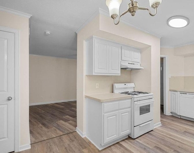 102 Strand Street - Photo Thumbnail 6