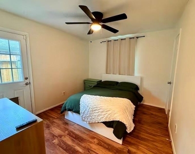 9430 Charter Ridge Drive - Photo Thumbnail 10