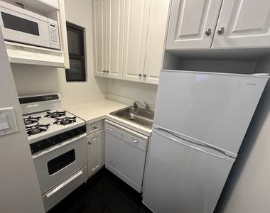 523 East 85th Street - Photo Thumbnail 2