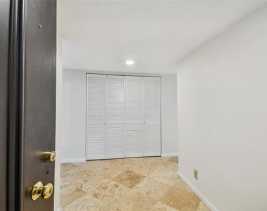 100 Oakmont Lane - Photo Thumbnail 2