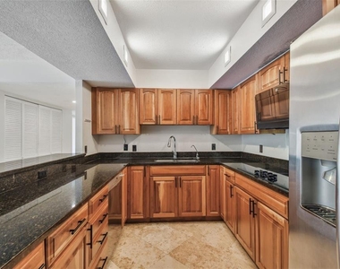 100 Oakmont Lane - Photo Thumbnail 19