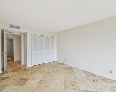 100 Oakmont Lane - Photo Thumbnail 25