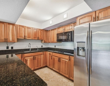 100 Oakmont Lane - Photo Thumbnail 18