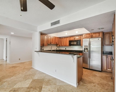 100 Oakmont Lane - Photo Thumbnail 4