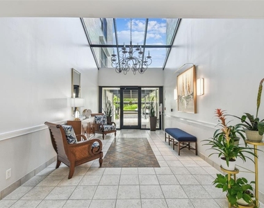 100 Oakmont Lane - Photo Thumbnail 44