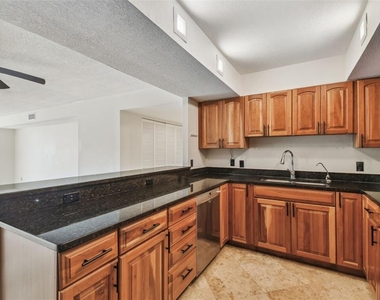 100 Oakmont Lane - Photo Thumbnail 20