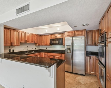 100 Oakmont Lane - Photo Thumbnail 16