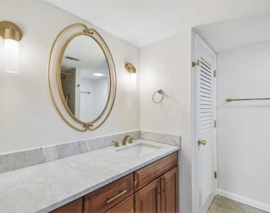 100 Oakmont Lane - Photo Thumbnail 38
