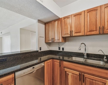 100 Oakmont Lane - Photo Thumbnail 22