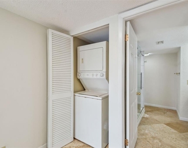 100 Oakmont Lane - Photo Thumbnail 9