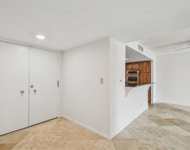 100 Oakmont Lane - Photo Thumbnail 3