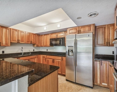 100 Oakmont Lane - Photo Thumbnail 17