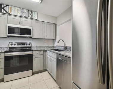 5557 Sea Forest Drive - Photo Thumbnail 4