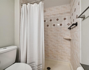 5557 Sea Forest Drive - Photo Thumbnail 37