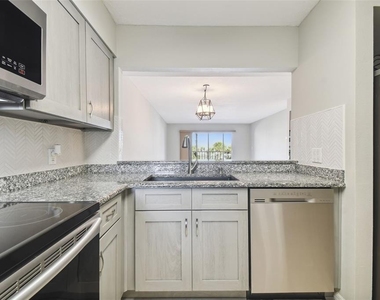 5557 Sea Forest Drive - Photo Thumbnail 9