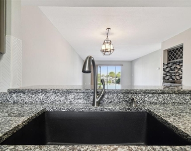 5557 Sea Forest Drive - Photo Thumbnail 6