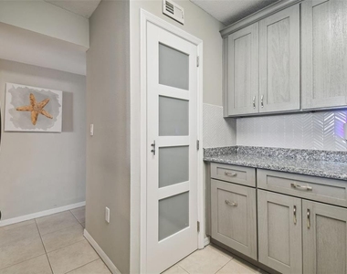 5557 Sea Forest Drive - Photo Thumbnail 8