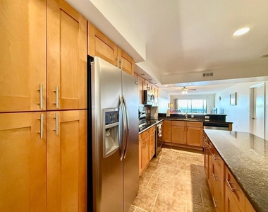 821 Bahia Del Sol Drive - Photo Thumbnail 7