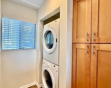 821 Bahia Del Sol Drive - Photo Thumbnail 6