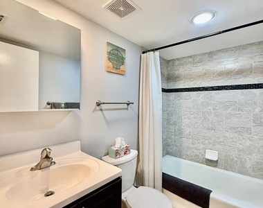 821 Bahia Del Sol Drive - Photo Thumbnail 21