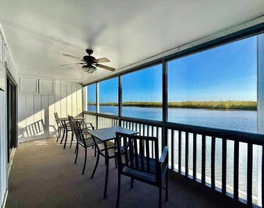821 Bahia Del Sol Drive - Photo Thumbnail 14