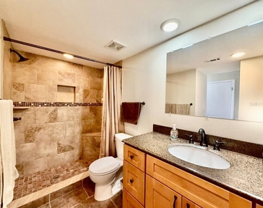 821 Bahia Del Sol Drive - Photo Thumbnail 18