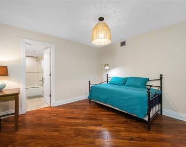 1600 Gulf Boulevard - Photo Thumbnail 40