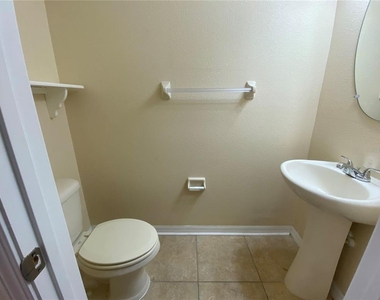 11903 Greengate Drive - Photo Thumbnail 10