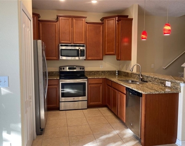 11903 Greengate Drive - Photo Thumbnail 15