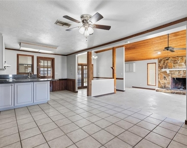 10301 Trail Ridge Lane - Photo Thumbnail 4