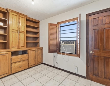 10301 Trail Ridge Lane - Photo Thumbnail 6
