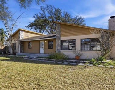 10301 Trail Ridge Lane - Photo Thumbnail 2
