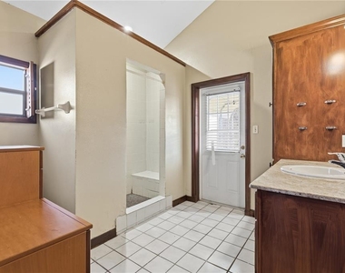 10301 Trail Ridge Lane - Photo Thumbnail 17