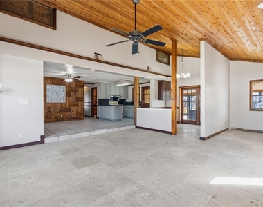 10301 Trail Ridge Lane - Photo Thumbnail 12