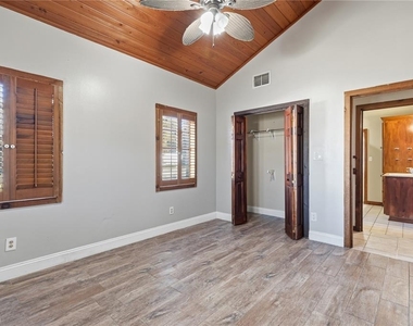 10301 Trail Ridge Lane - Photo Thumbnail 14