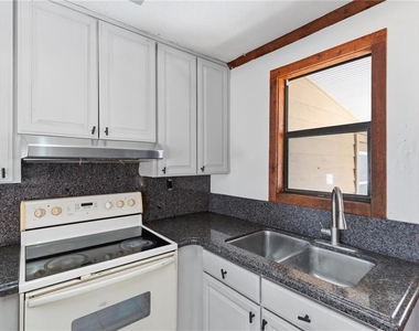 10301 Trail Ridge Lane - Photo Thumbnail 9