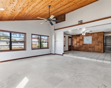 10301 Trail Ridge Lane - Photo Thumbnail 10