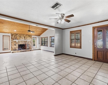 10301 Trail Ridge Lane - Photo Thumbnail 5