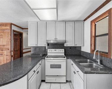10301 Trail Ridge Lane - Photo Thumbnail 8